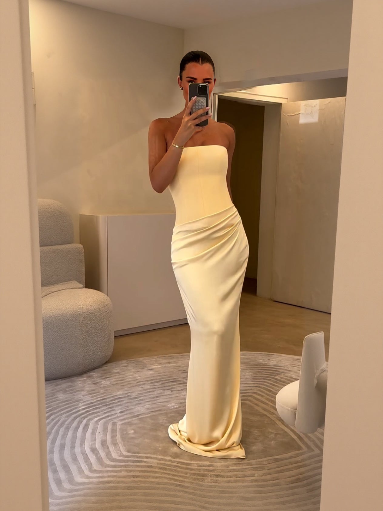 Trägerloses Maxikleid „Aurielle Satin Glow“