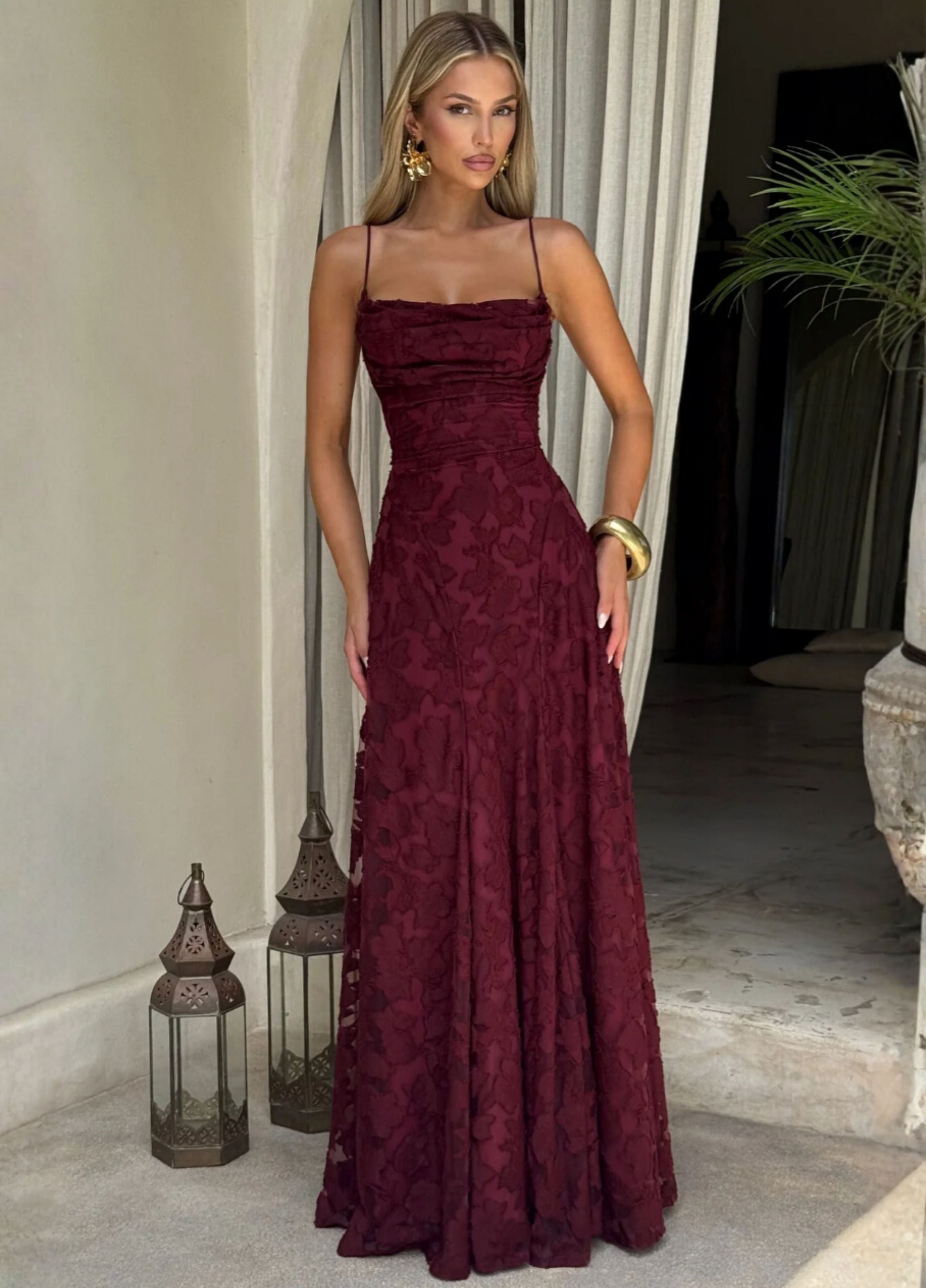 Leanne | Romantisches Maxikleid in Weinrot