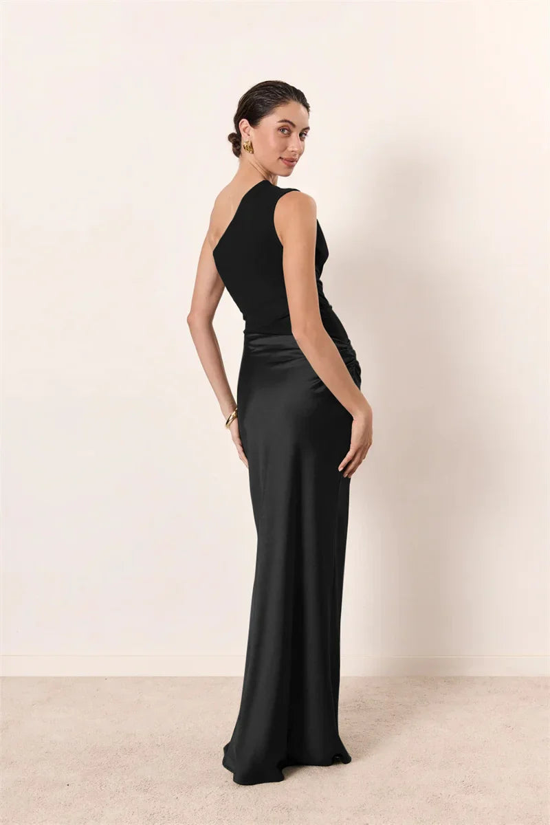 Coraline | Satin-Maxikleid mit One-Shoulder-Ausschnitt