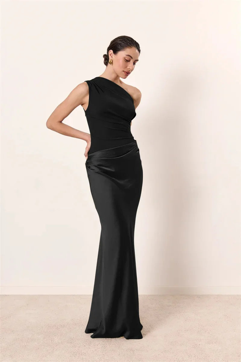 Coraline | Satin-Maxikleid mit One-Shoulder-Ausschnitt