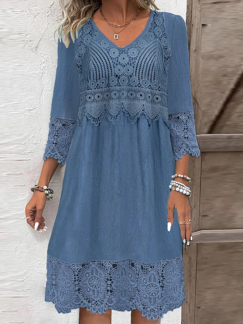 STEPHANIE | Robe élégante avec bordure en dentelle couvrant le ventre