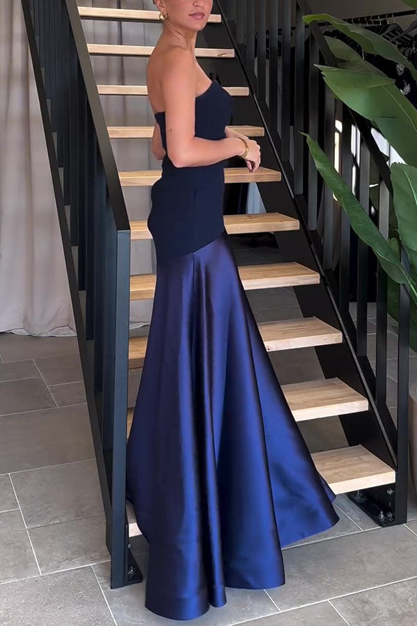 Luxuriöses, trägerloses Maxikleid aus Satin