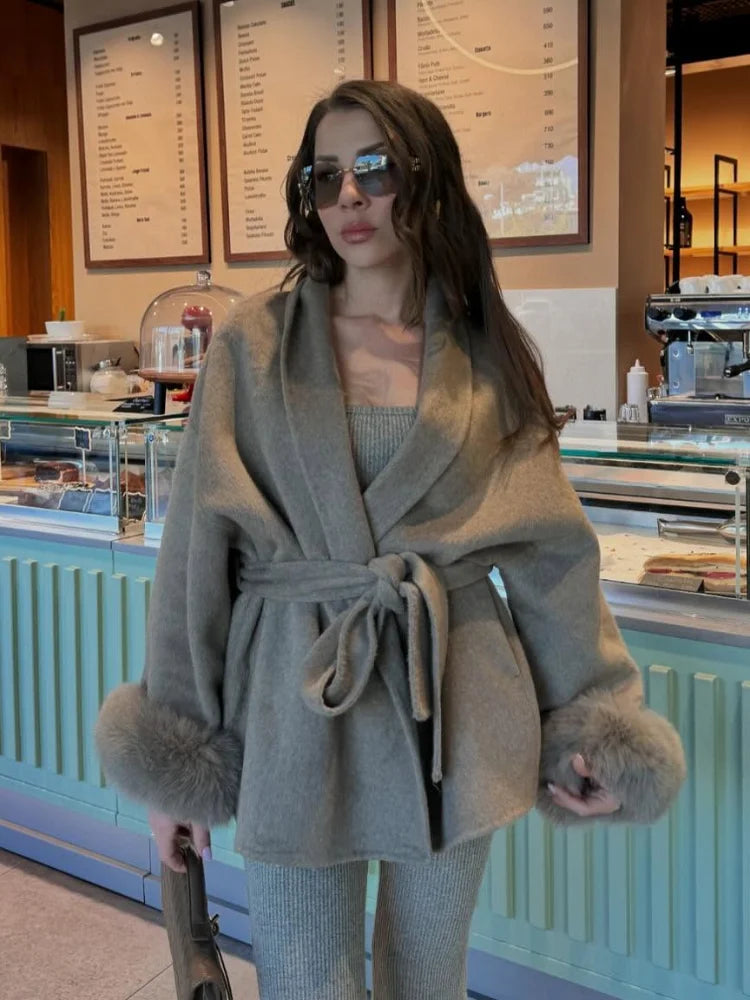 Marvessa | Luxuriöse Wolljacke mit Kunstpelz 