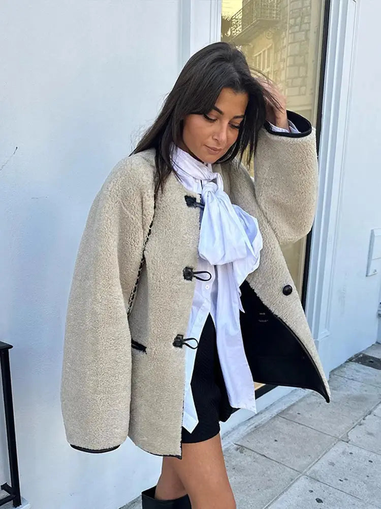 MAELLE | MASSGESCHNEIDERTE WOLLJACKE MIT Knebelverschluss