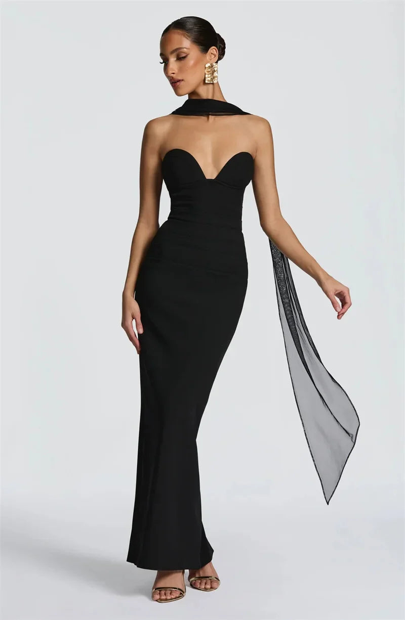 Arvianne | Elegantes Maxikleid mit Neckholder 