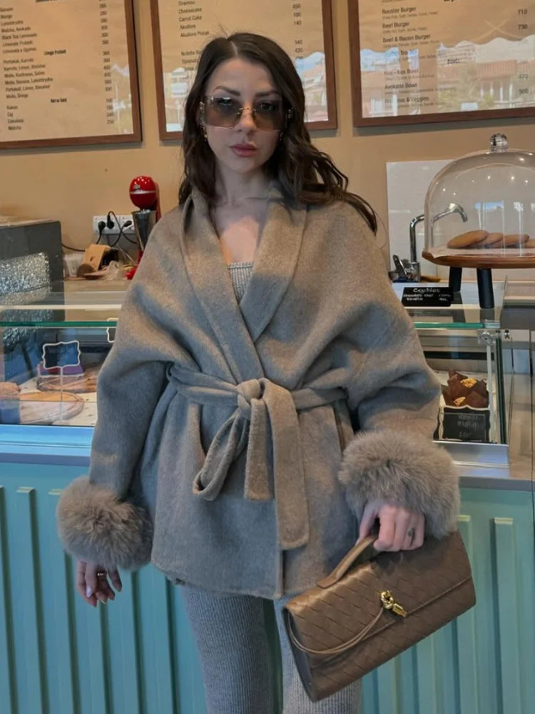 Marvessa | Luxuriöse Wolljacke mit Kunstpelz 
