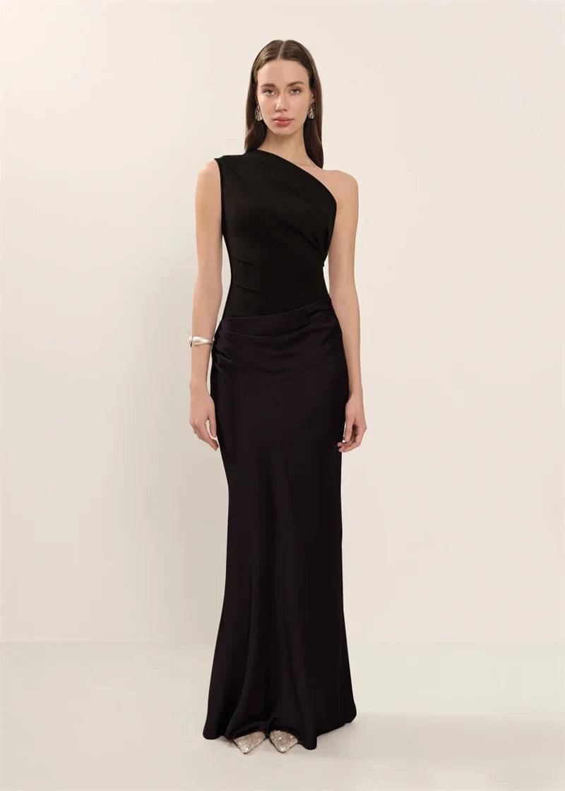 Coraline | Satin-Maxikleid mit One-Shoulder-Ausschnitt 