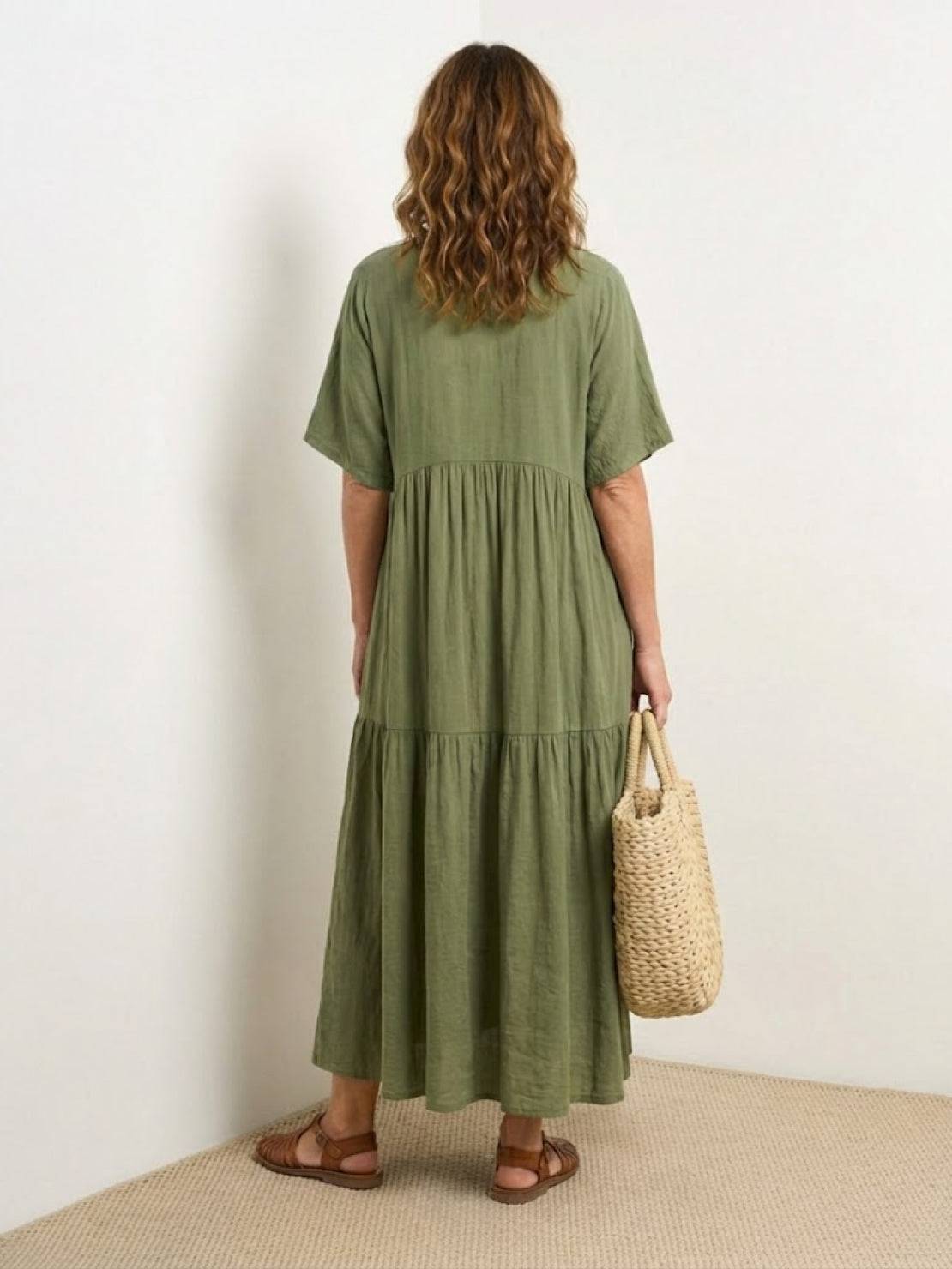 AMBER | ROBE MAXI À NIVEAUX ÉLÉGANTE AVEC COUVERTURE DU VENTRE