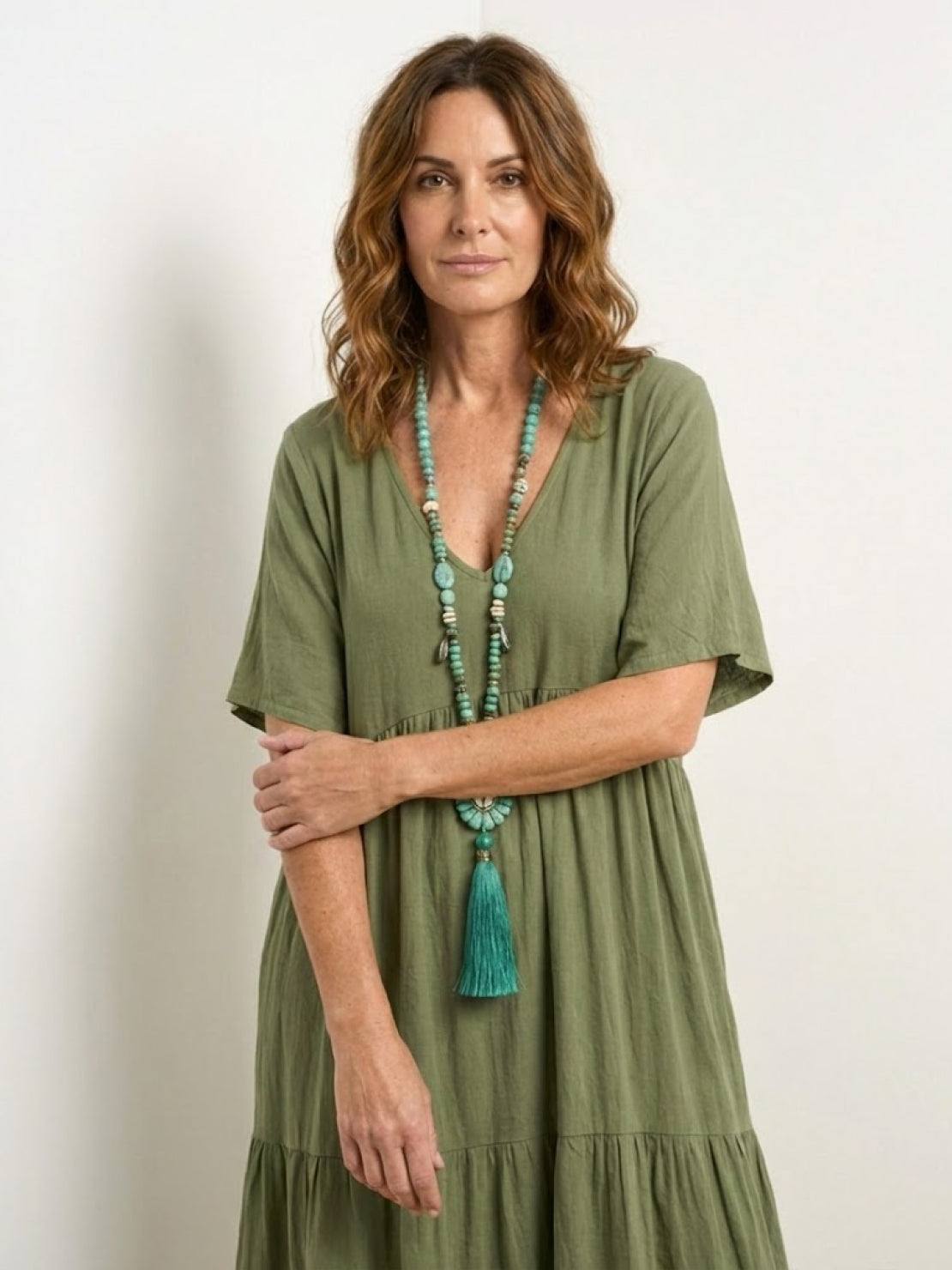 AMBER | ROBE MAXI À NIVEAUX ÉLÉGANTE AVEC COUVERTURE DU VENTRE
