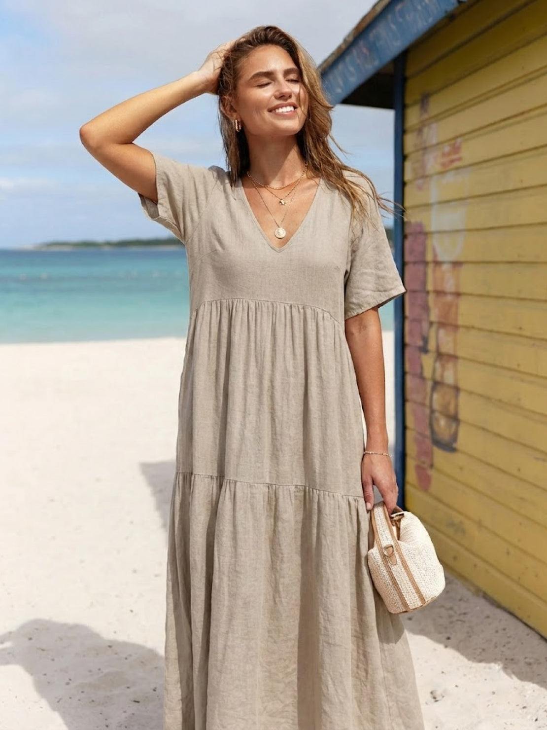 AMBER | ROBE MAXI À NIVEAUX ÉLÉGANTE AVEC COUVERTURE DU VENTRE
