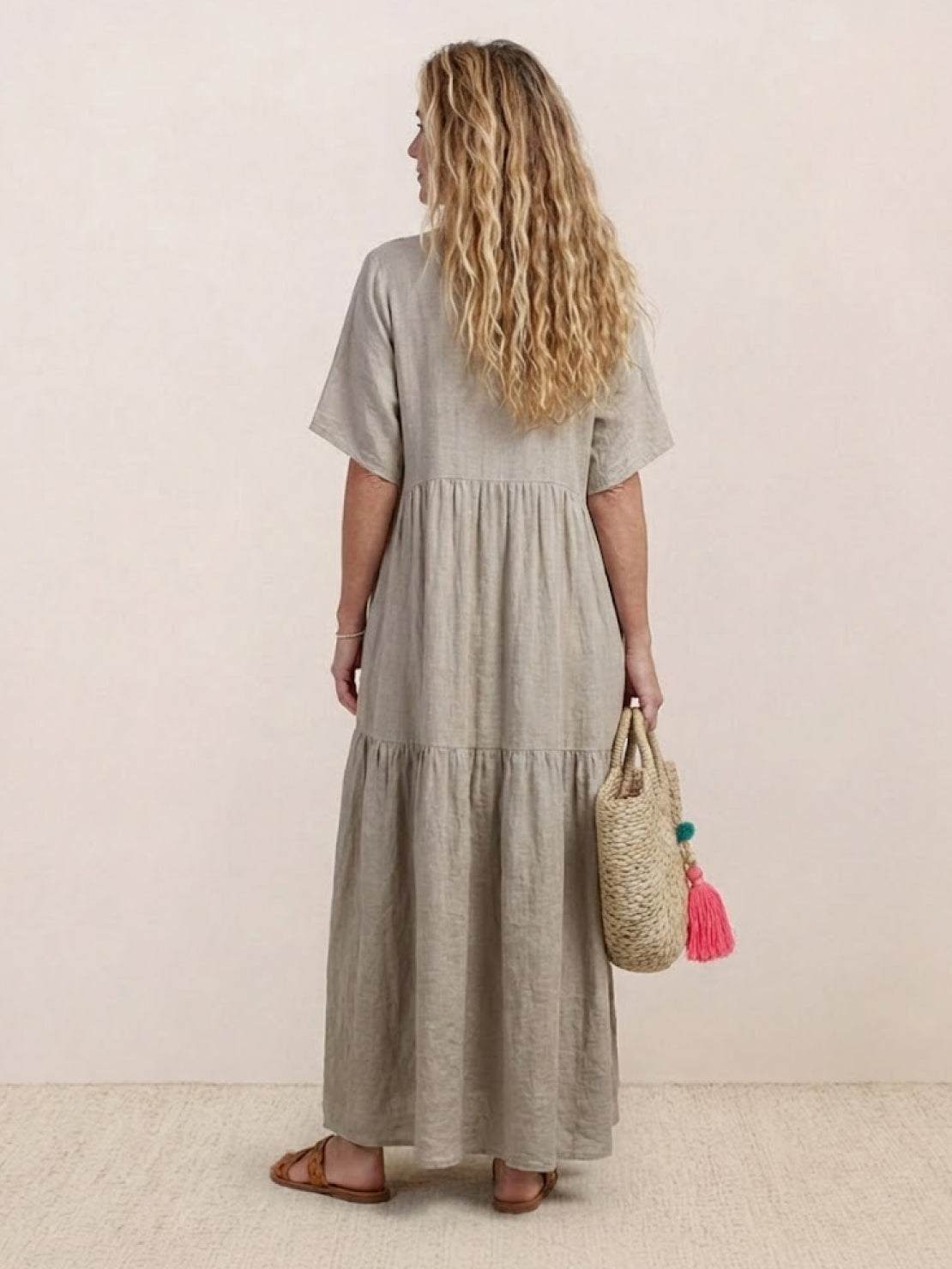 AMBER | ROBE MAXI À NIVEAUX ÉLÉGANTE AVEC COUVERTURE DU VENTRE