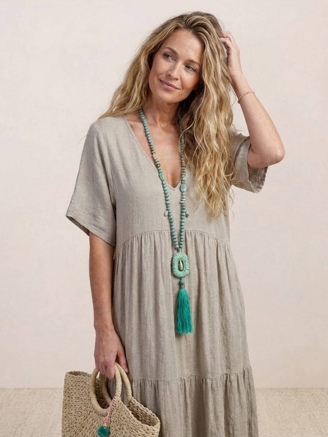 AMBER | ROBE MAXI À NIVEAUX ÉLÉGANTE AVEC COUVERTURE DU VENTRE