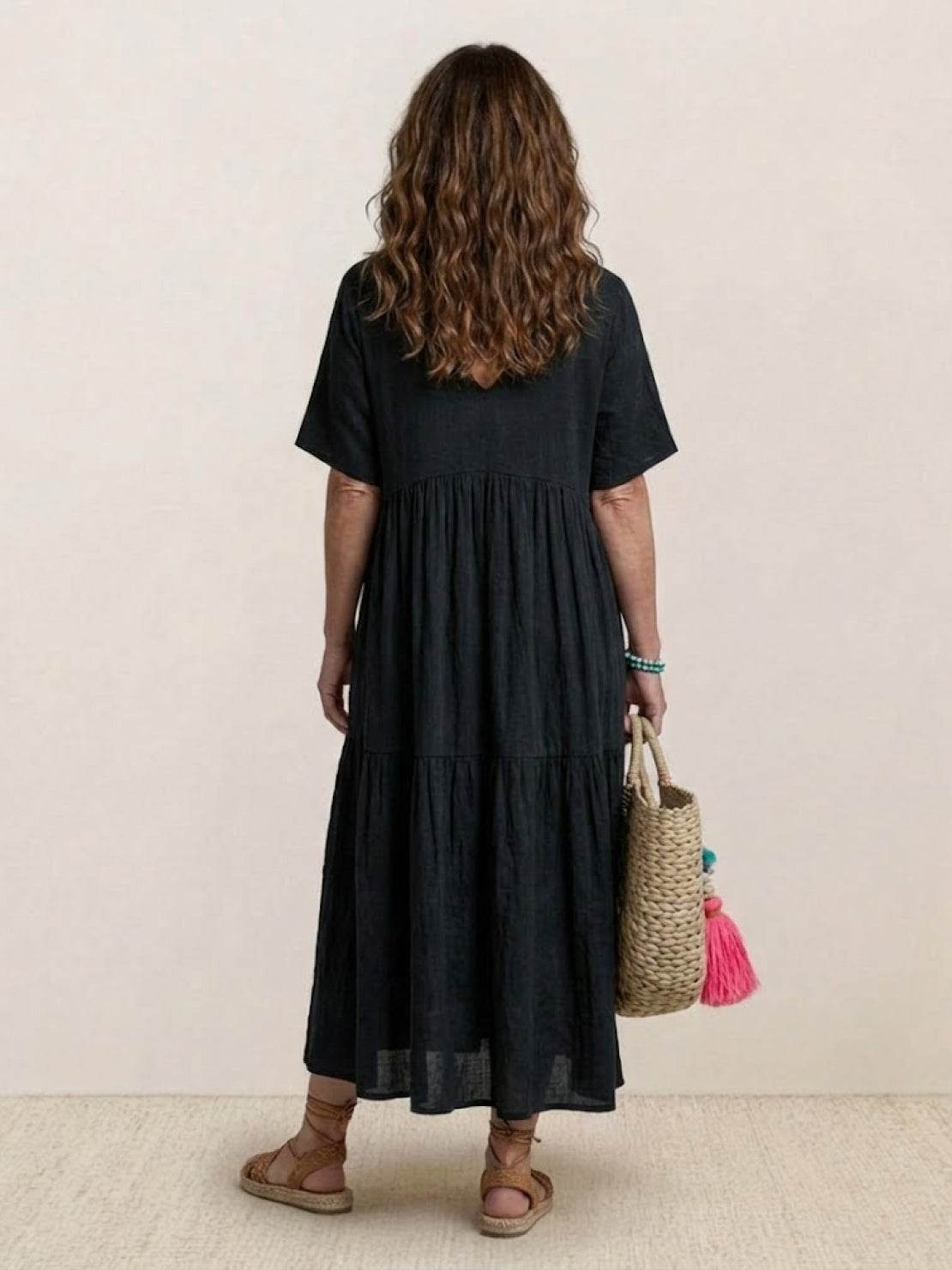 AMBER | ROBE MAXI À NIVEAUX ÉLÉGANTE AVEC COUVERTURE DU VENTRE
