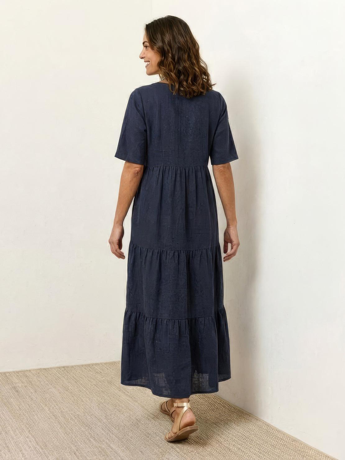 AMBER | ROBE MAXI À NIVEAUX ÉLÉGANTE AVEC COUVERTURE DU VENTRE