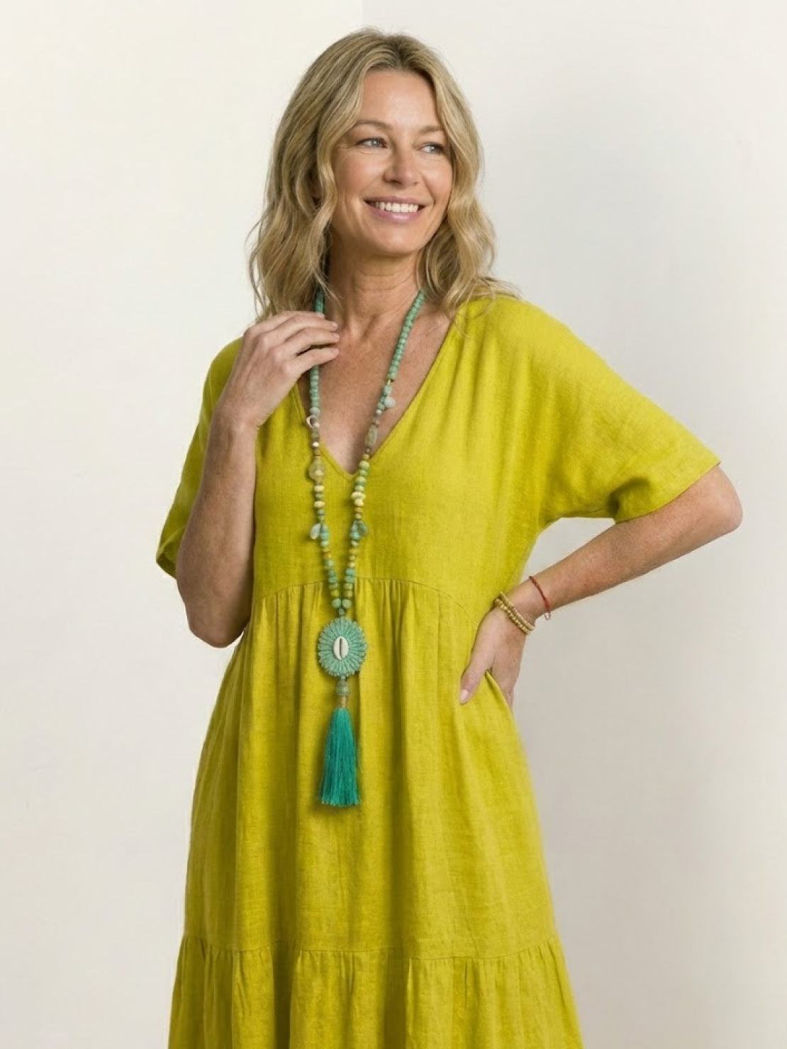 AMBER | ROBE MAXI À NIVEAUX ÉLÉGANTE AVEC COUVERTURE DU VENTRE